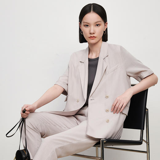 IN AND ON女士轻薄双排扣短袖西装宽松休闲透气时尚套装 商品图7