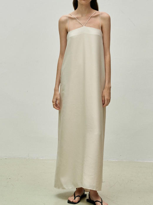 Viktoria Chan | SS23101 Lotti long strap dress[ 吊带连衣裙 黑 / 浅米 ] 商品图3