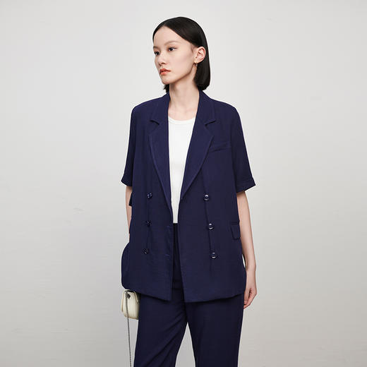 IN AND ON女士轻薄双排扣短袖西装宽松休闲透气时尚套装 商品图4