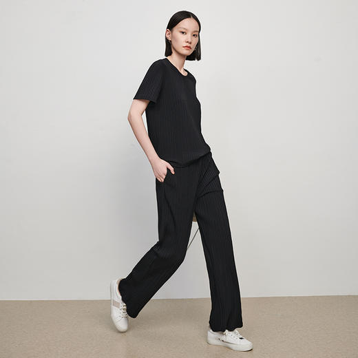 IN AND ON三宅褶皱套装女2023夏季新款短袖上衣休闲垂感显瘦阔腿裤两件套 商品图6
