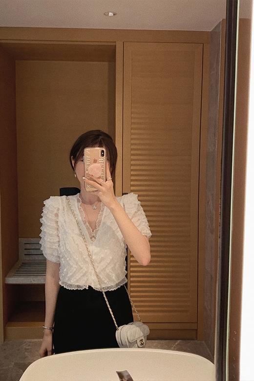 金蘑菇菇【甜蜜心事】V领宽松小短款蕾丝花边可爱轻奢设计感上衣 商品图5