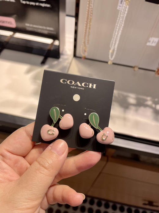 ¥499直邮！Coach粉樱桃🍒耳钉 质感很好👍 商品图0