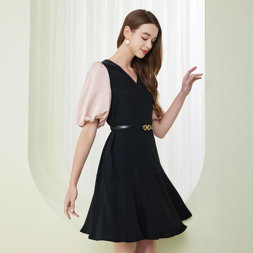 NF8X9斯尔丽瑟俪2023春夏新品撞色简洁大气通勤款下摆荷叶边连衣裙 商品图2