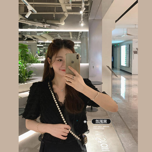 金蘑菇菇【甜蜜心事】V领宽松小短款蕾丝花边可爱轻奢设计感上衣 商品图4