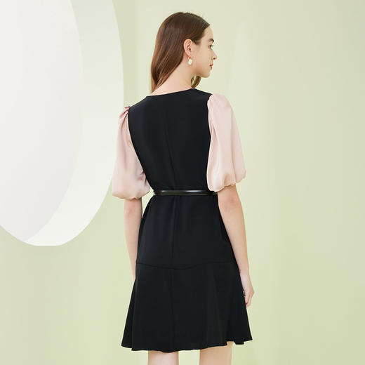 NF8X9斯尔丽瑟俪2023春夏新品撞色简洁大气通勤款下摆荷叶边连衣裙 商品图1