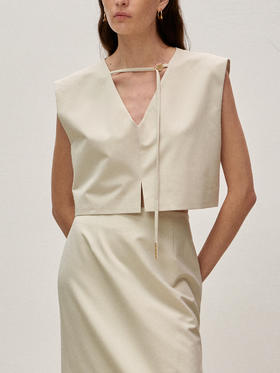 Viktoria Chan | SS23037 Tine V neck top [ 短背心 浅卡其 / 黑 ]
