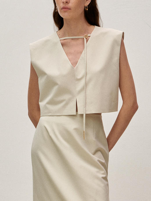 Viktoria Chan | SS23037 Tine V neck top [ 短背心 浅卡其 / 黑 ] 商品图0