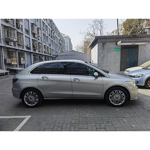 腾势 荣耀版【长租-北京】 商品图3