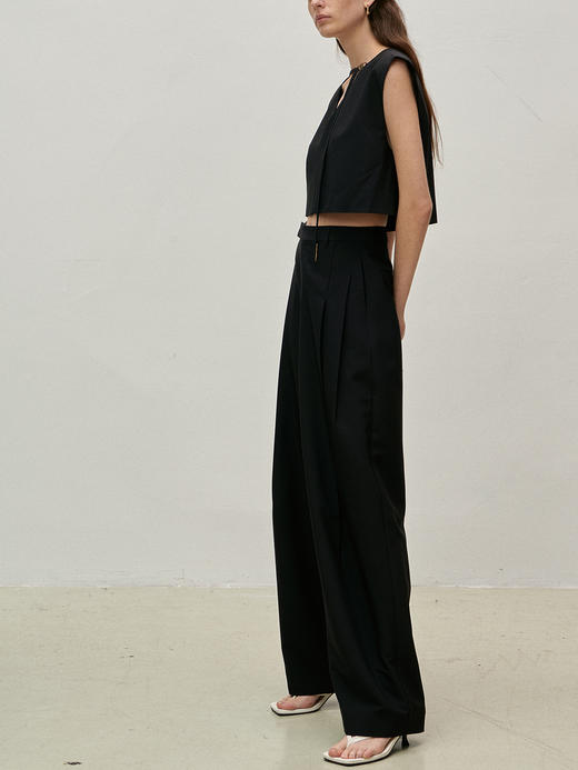 Viktoria Chan | SS23037 Tine V neck top [ 短背心 浅卡其 / 黑 ] 商品图7