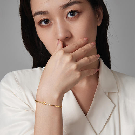 周六福18k金手镯女小蛮腰多彩极简空心螺丝扣镯子送女友旗舰店 商品图3