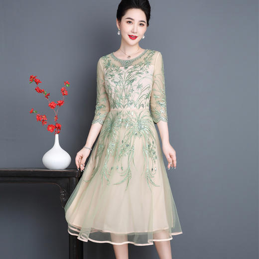 春季新款妈妈装，气质优雅刺绣喜婆婆礼服婚宴连衣裙TQ-9217CC 商品图1