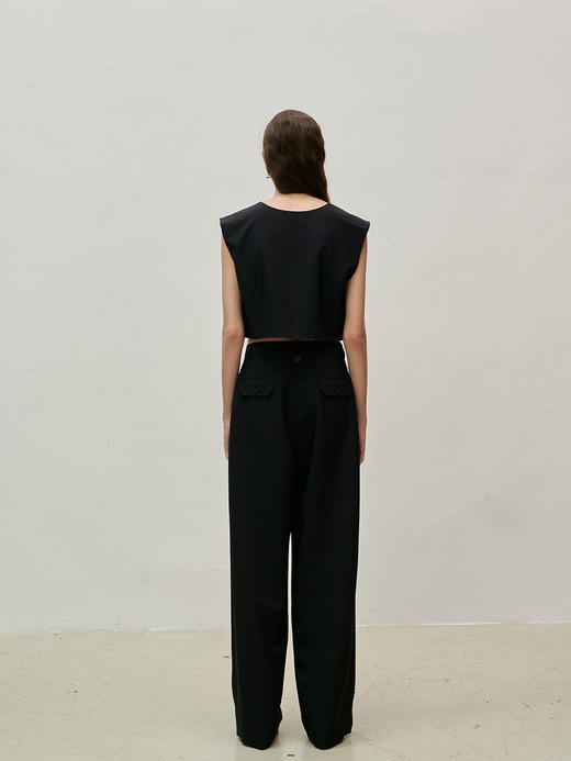 Viktoria Chan | SS23037 Tine V neck top [ 短背心 浅卡其 / 黑 ] 商品图4