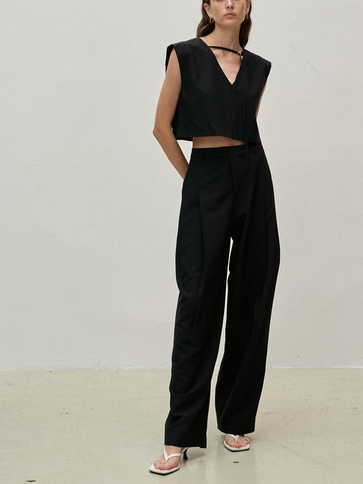 Viktoria Chan | SS23037 Tine V neck top [ 短背心 浅卡其 / 黑 ] 商品图3