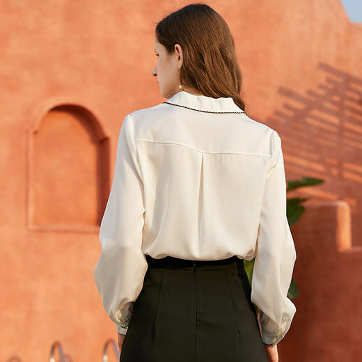 欧芮儿2022年春装新款长袖v领睡衣风衬衫女宽松韩版复古白色上衣 商品图1