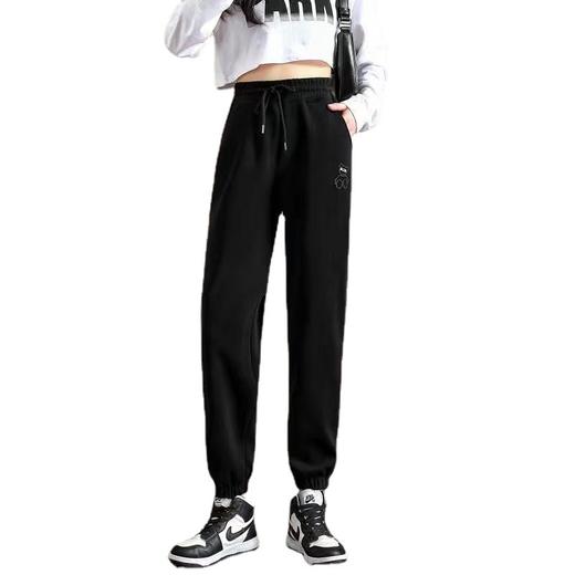 2023春秋季薄款棉都市休闲凹凸重工小熊束脚白色长裤宽松型运动卫裤5.2版 商品图4