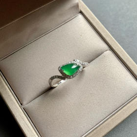 高冰种阳绿翡翠戒指18k白金钻石镶嵌