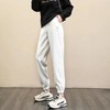 2023春秋季薄款棉都市休闲凹凸重工小熊束脚白色长裤宽松型运动卫裤5.2版 商品缩略图2