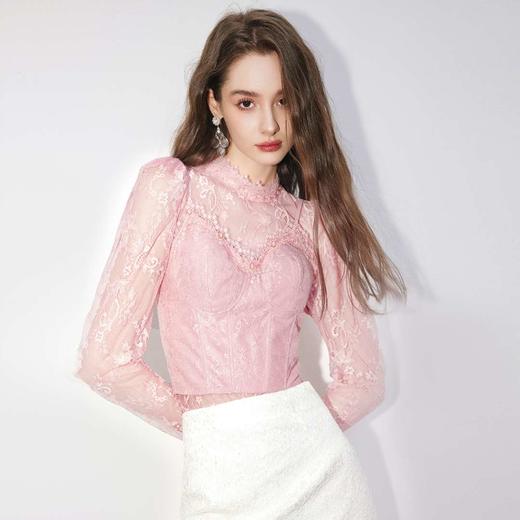 【孤品样衣，不退不换】【甜欲香氛】精致名媛风蕾丝小衫鱼骨吊带套装2023春季新款 商品图4