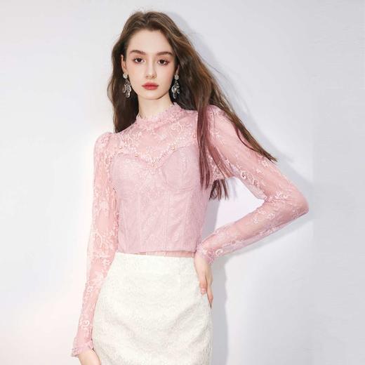 【孤品样衣，不退不换】【甜欲香氛】精致名媛风蕾丝小衫鱼骨吊带套装2023春季新款 商品图0