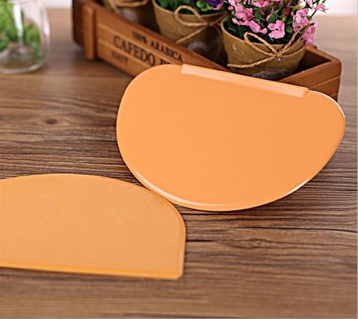 1入 黄色半圆软质刮板  塑料刮板 切面和面蛋糕等用具 烘焙工具 商品图1