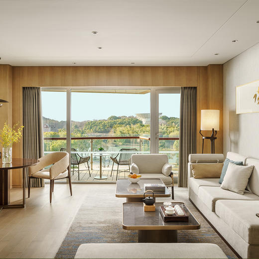 【佘山艾美】行政套房一晚含双早+双人晚餐+双人星空体验馆门票+月湖公园门票2张 商品图5