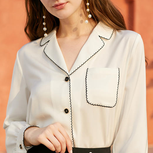 欧芮儿2022年春装新款长袖v领睡衣风衬衫女宽松韩版复古白色上衣 商品图2