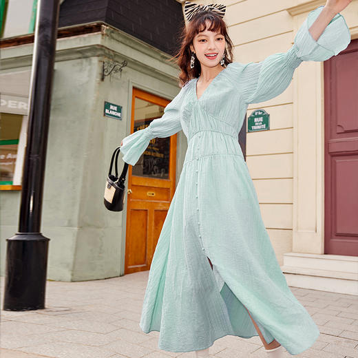 两三事自在如风  春季新款复古公主袖褶皱v领两件套连衣裙长裙 商品图4