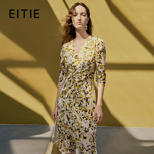 EITIE爱特爱夏季新款修身显瘦优雅V领印花连衣裙7407144 商品图0