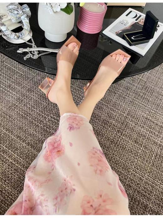 【ROAADN2023款法式粗跟方头凉鞋】品牌定制的三层复合鞋底，巨防滑！且轻盈Q弹！真正的好鞋底，成本很高！ 商品图7