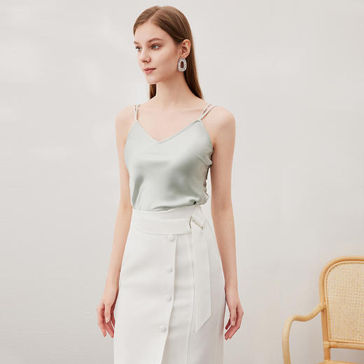 EITIE爱特爱夏季新款V领雪纺显瘦舒适内搭背心吊带小上衣7013703 商品图3