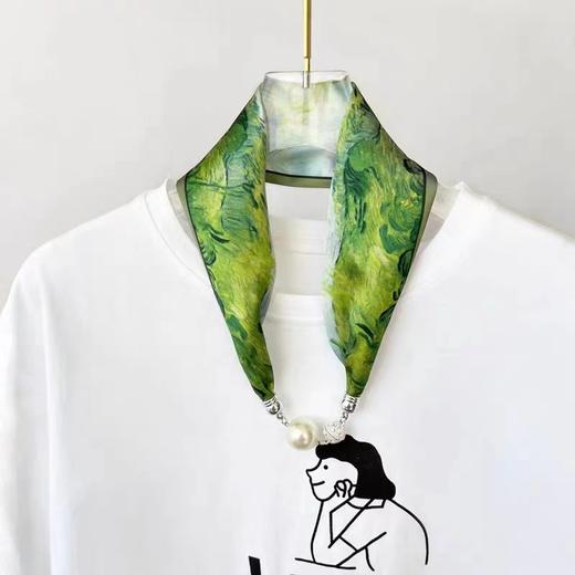 【LYCO RECO】冰丝丝巾 两件起购，缎面仿真丝面料，新款印花图案~~柔软丝滑~~做工细腻，轻薄百搭，磁力吸扣子，可作小围巾领巾，也可以作绑发带春秋作丝巾，搭配衬衫，超奈斯der!~~ 商品图1