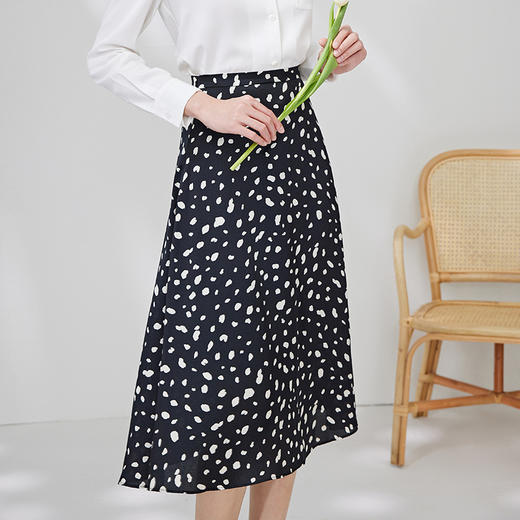 EITIE爱特爱夏季新款优雅时尚高腰百搭印花半身裙7006709 商品图3