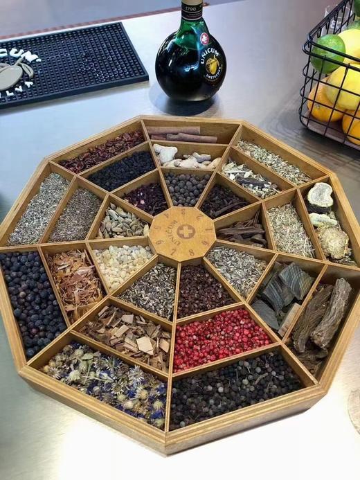 保胃好物！国际红十字会授权指定酒，曾被匈牙利禁止出口的御酒，匈牙利大使馆陈列酒——乌尼古红十字草本利口酒500ml、700ml、1000ml、5000ml 商品图3