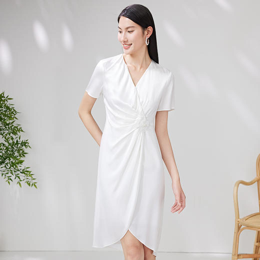 EITIE爱特爱夏季新款洋气优雅显瘦不规则裙摆礼服连衣裙7077701 商品图1