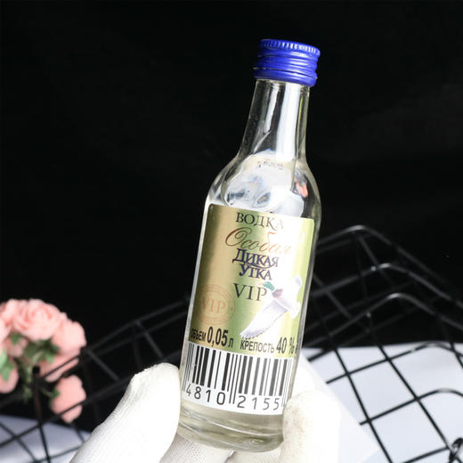 俄罗斯进口  灰鸭伏特加(金)50ml 商品图1