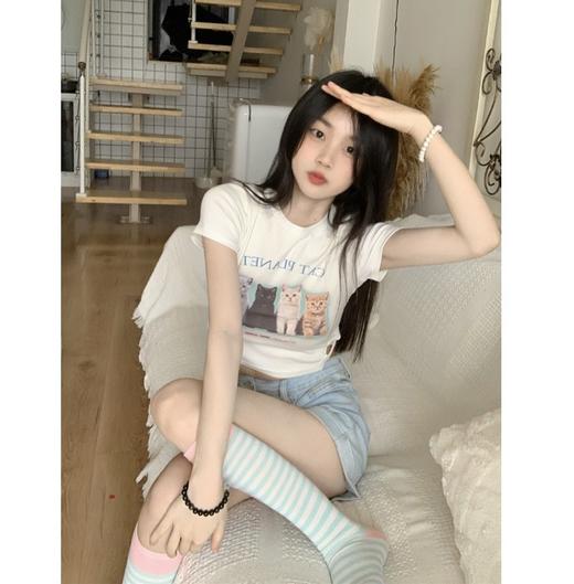 【露腰辣妹装！修身显身材】猫咪印花修身白色短袖T恤，夏季甜辣露脐短款bm风正肩打底上衣潮 商品图3
