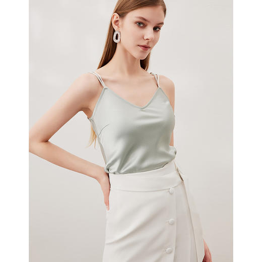 EITIE爱特爱夏季新款V领雪纺显瘦舒适内搭背心吊带小上衣7013703 商品图4