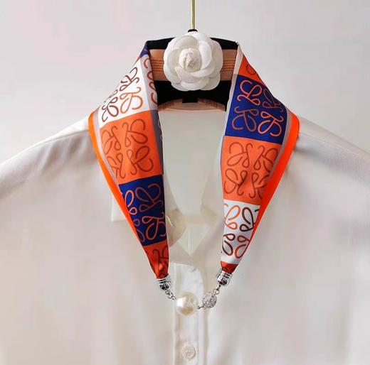 【LYCO RECO】冰丝丝巾 两件起购，缎面仿真丝面料，新款印花图案~~柔软丝滑~~做工细腻，轻薄百搭，磁力吸扣子，可作小围巾领巾，也可以作绑发带春秋作丝巾，搭配衬衫，超奈斯der!~~ 商品图9