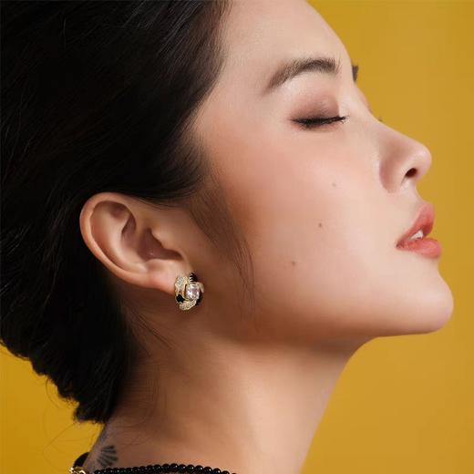2楼Fellala翡拉拉山海秘境系列复古时 尚潮流精美雅致水晶耳钉女轻奢 款号922351114 吊牌价829 现价788 商品图1