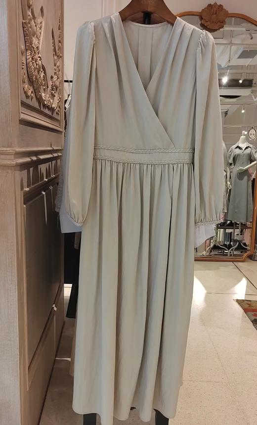 【门店同款】春季V领极简风收腰连衣裙 150305803 商品图0