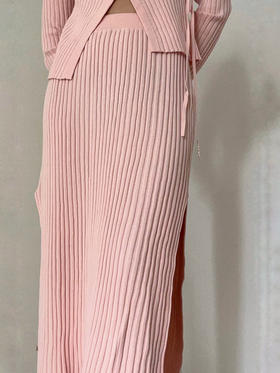 Viktoria Chan | SS23002 Shelby knit skirt- midi  [ 针织半裙 浅粉 / 白 ]