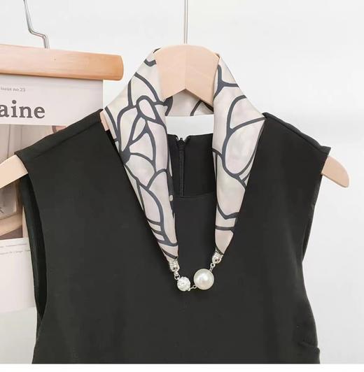 【LYCO RECO】冰丝丝巾 两件起购，缎面仿真丝面料，新款印花图案~~柔软丝滑~~做工细腻，轻薄百搭，磁力吸扣子，可作小围巾领巾，也可以作绑发带春秋作丝巾，搭配衬衫，超奈斯der!~~ 商品图3