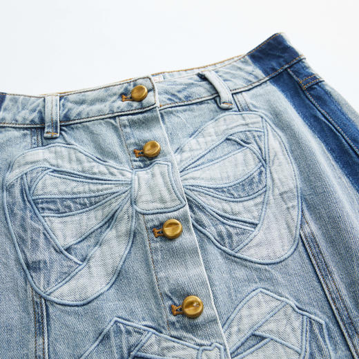 谜底2023夏季复古减龄蝴蝶结贴布绣A字型纯棉牛仔半身裙235MB6002 商品图3