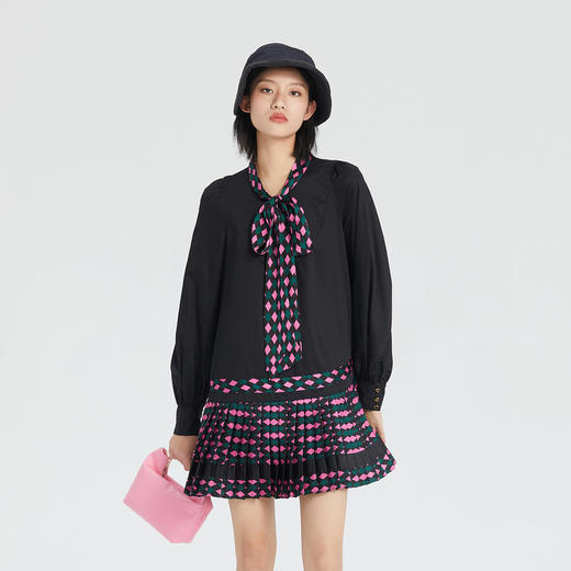 谜底2023春新款减龄甜美短裙学院风压褶宽松百褶连衣裙235ML6040 商品图0