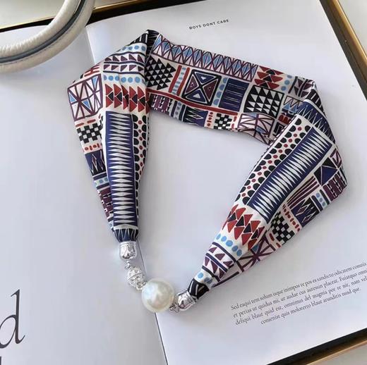 【LYCO RECO】冰丝丝巾 两件起购，缎面仿真丝面料，新款印花图案~~柔软丝滑~~做工细腻，轻薄百搭，磁力吸扣子，可作小围巾领巾，也可以作绑发带春秋作丝巾，搭配衬衫，超奈斯der!~~ 商品图5