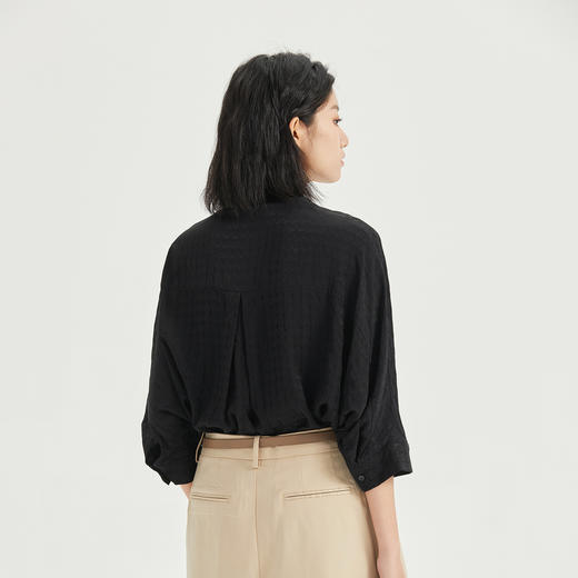 谜底2023夏新款翻领通勤风衬衫前短后长宽松设计感衬衣236MC7082 商品图2