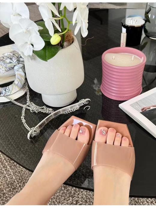 【ROAADN2023款法式粗跟方头凉鞋】品牌定制的三层复合鞋底，巨防滑！且轻盈Q弹！真正的好鞋底，成本很高！ 商品图11