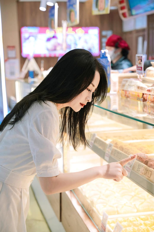 Laurel劳芮23春夏气质深v叠片收腰连衣裙LWL342Y08900 商品图1