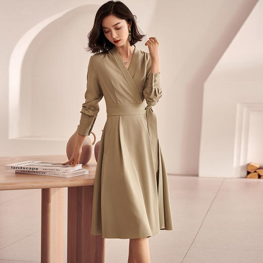 剩S 米思阳2024秋装新款气质减龄豆绿色中长款系带收腰大摆连衣裙0575 商品图0