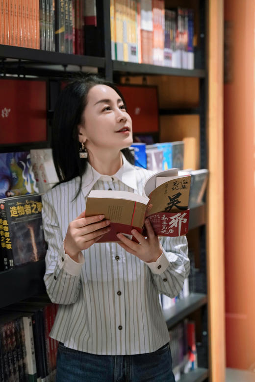 Laurel劳芮23春夏截短提花条纹衬衫LWL341C04400 商品图4